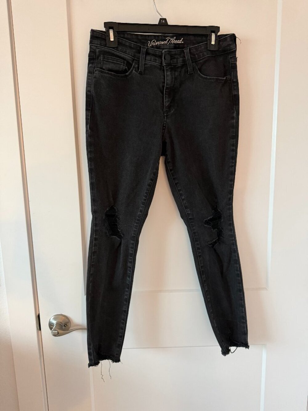 Universal Thread Black Jeans 6 SHORT
